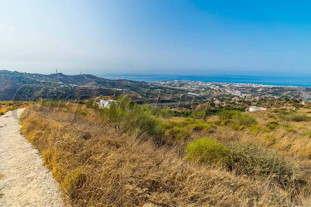 Grunde uden byggetilladelser til salg i Torrox - € 89.000 (Ref: 10076002)