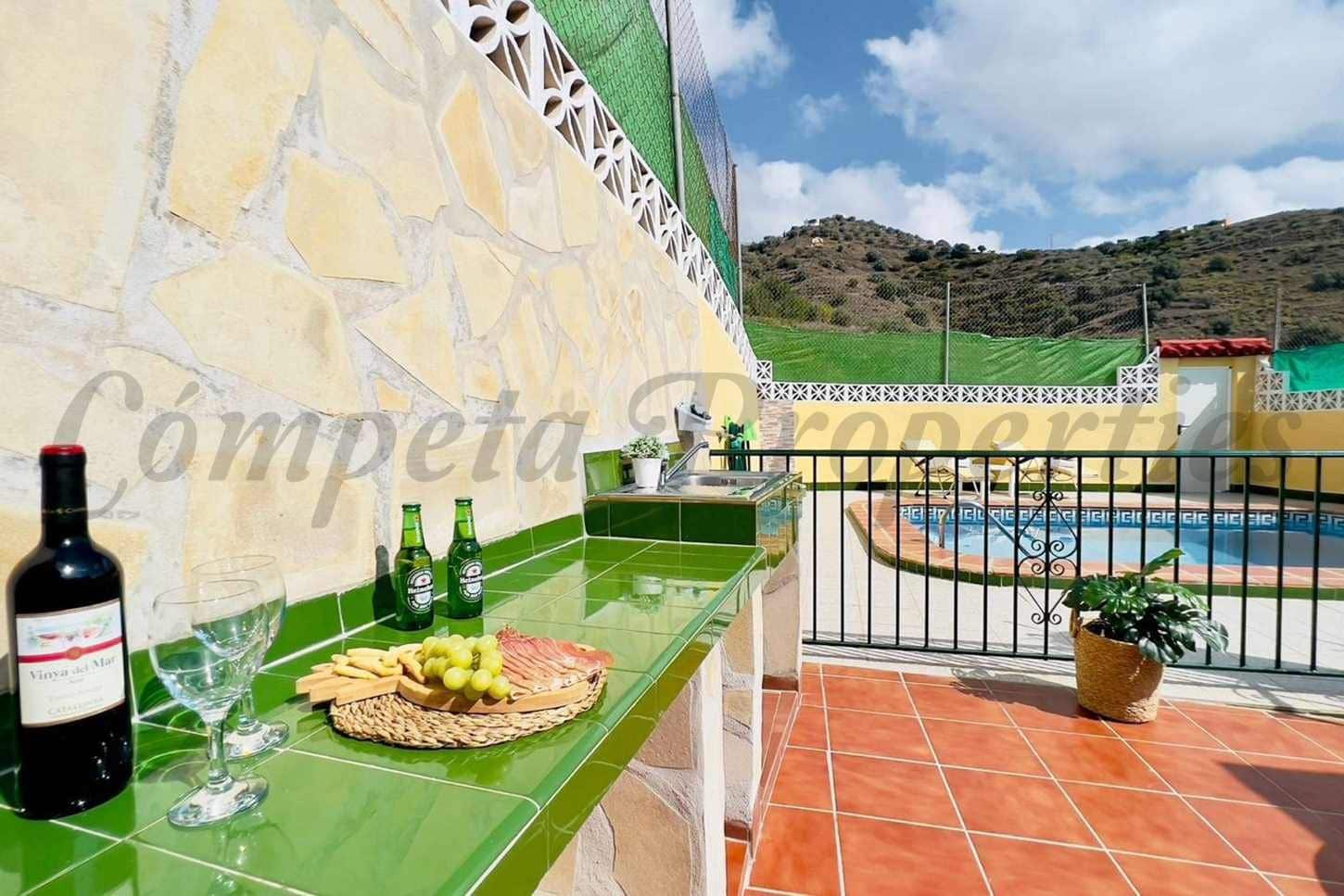 2 bedroom Finca/Country House for sale in Torrox with pool - € 260,000 (Ref: 10076009)