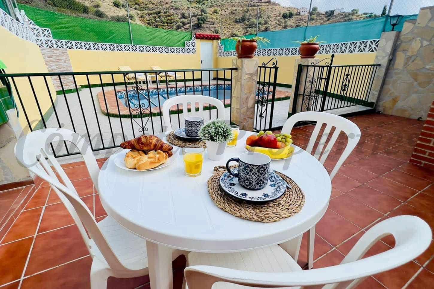2 bedroom Finca/Country House for sale in Torrox with pool - € 260,000 (Ref: 10076009)