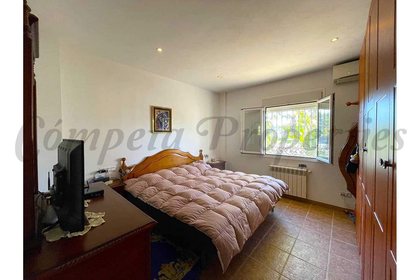 4 bedroom Finca/Country House for sale in Competa with garage - € 355,000 (Ref: 10076019)