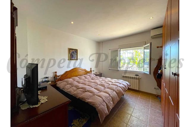4 bedroom Finca/Country House for sale in Cómpeta with garage - € 355,000 (Ref: 10076019)