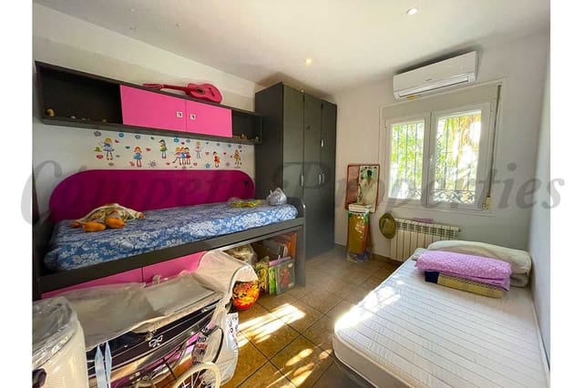 4 bedroom Finca/Country House for sale in Cómpeta with garage - € 355,000 (Ref: 10076019)