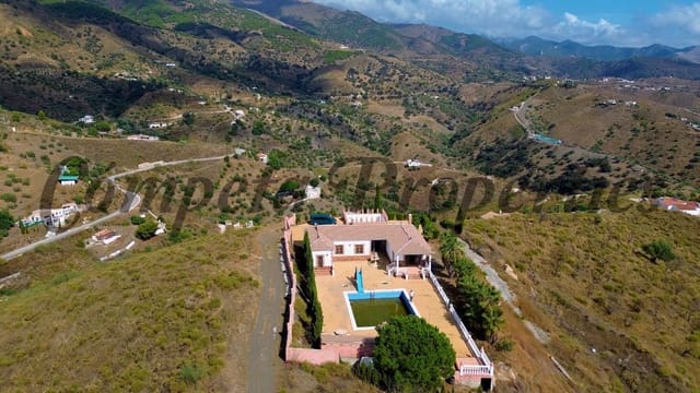 4 slaapkamer Finca/Landhuis te koop in Sedella met zwembad garage - € 505.000 (Ref: 10076026)