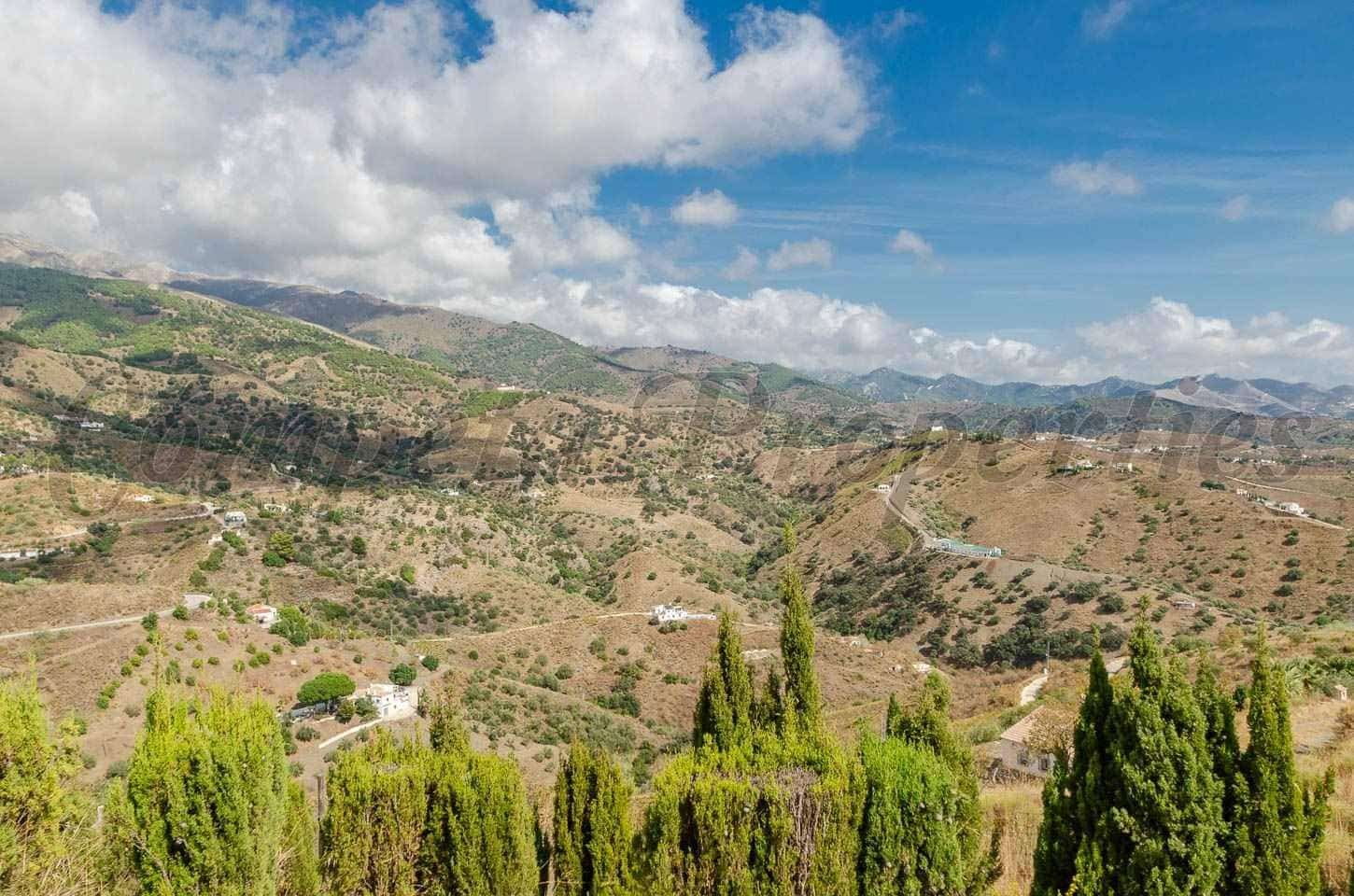 4 bedroom Finca/Country House for sale in Sedella with pool garage - € 399,000 (Ref: 10076026)