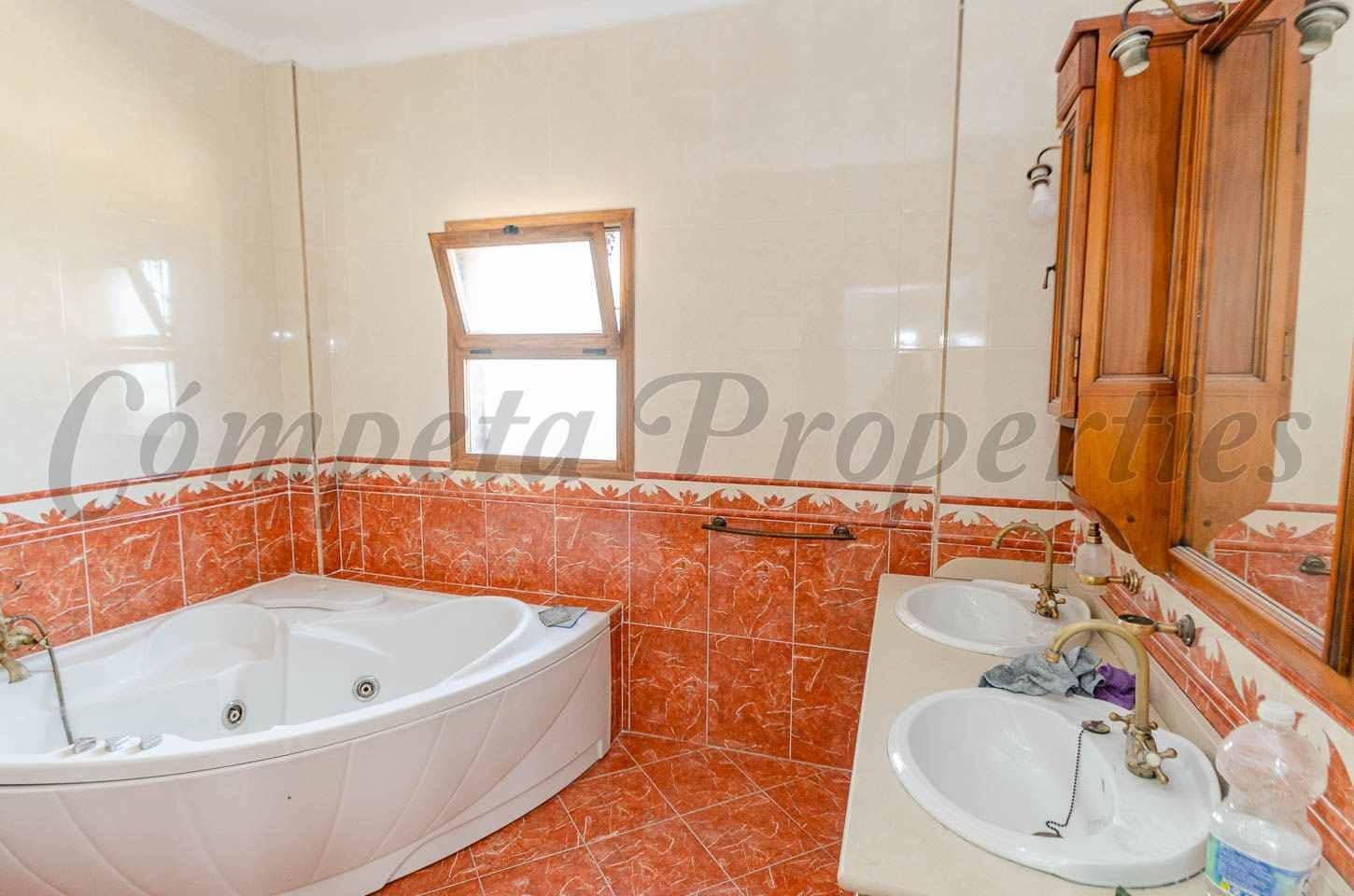 4 bedroom Finca/Country House for sale in Sedella with pool garage - € 399,000 (Ref: 10076026)