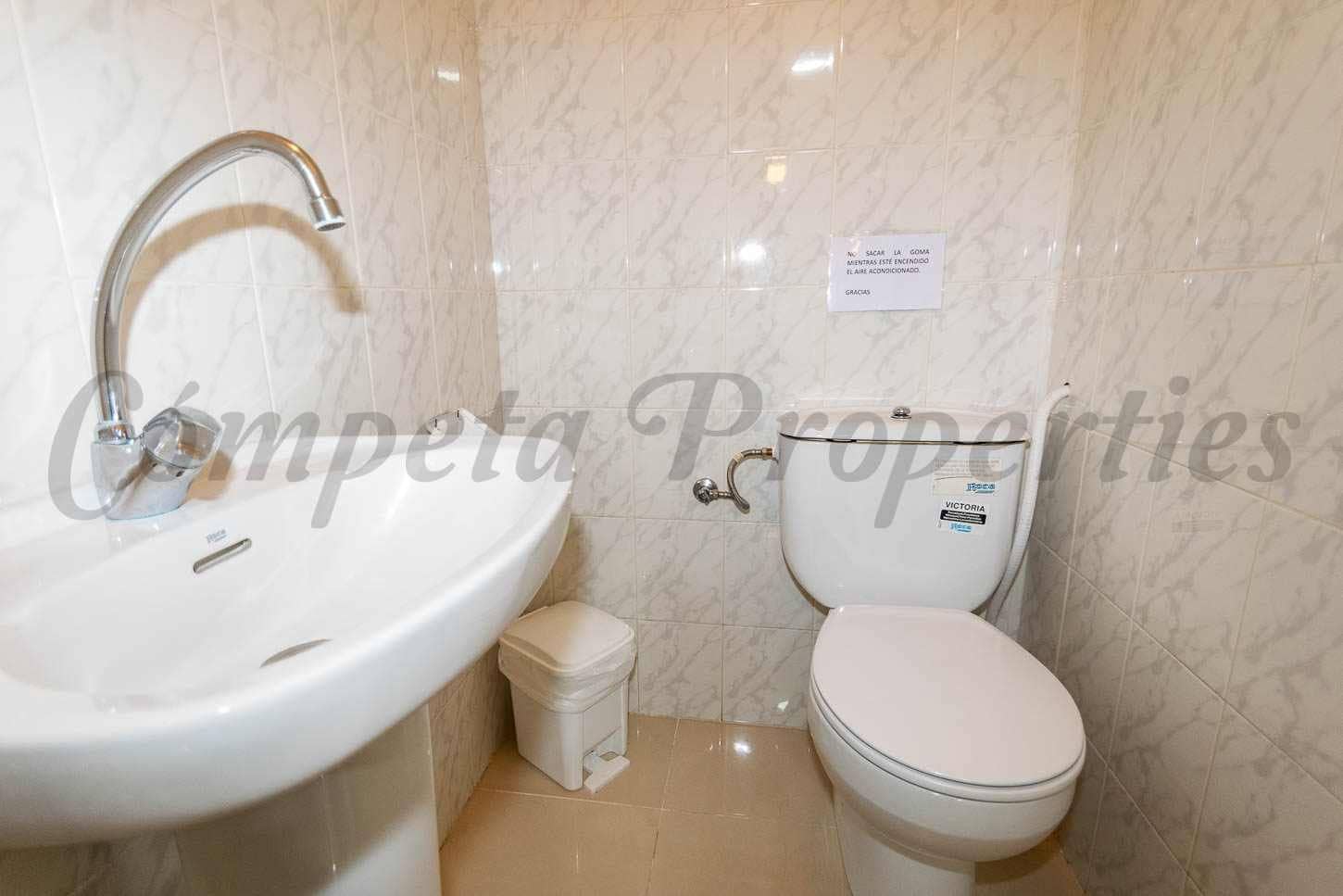 Local Comercial en Torrox en venta - 199.000 € (Ref: 10076028)