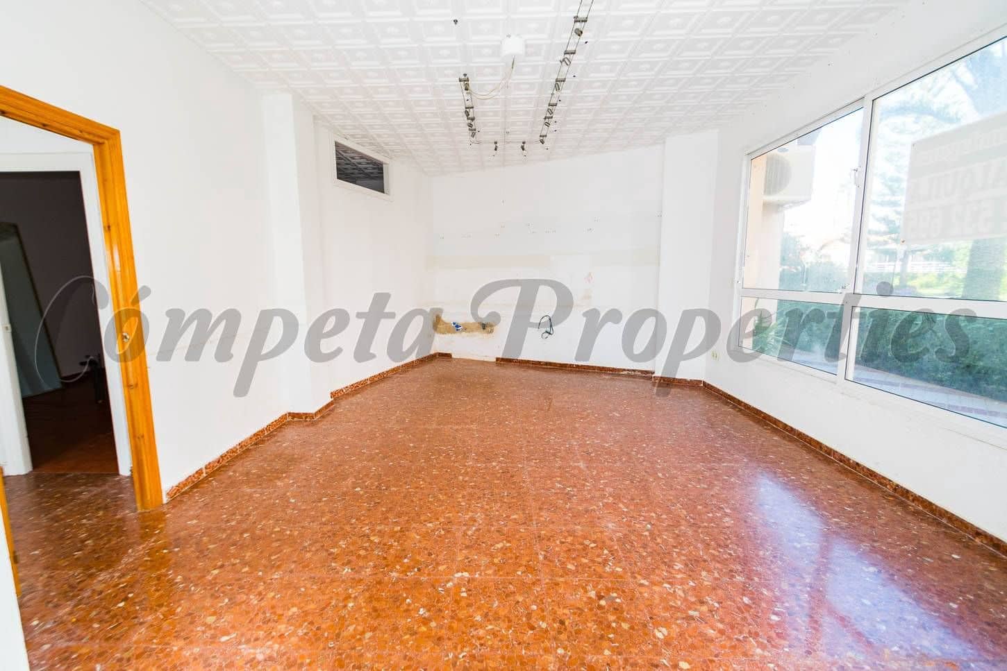 Local Comercial en Torrox-Costa en venta - 240.000 € (Ref: 10076031)