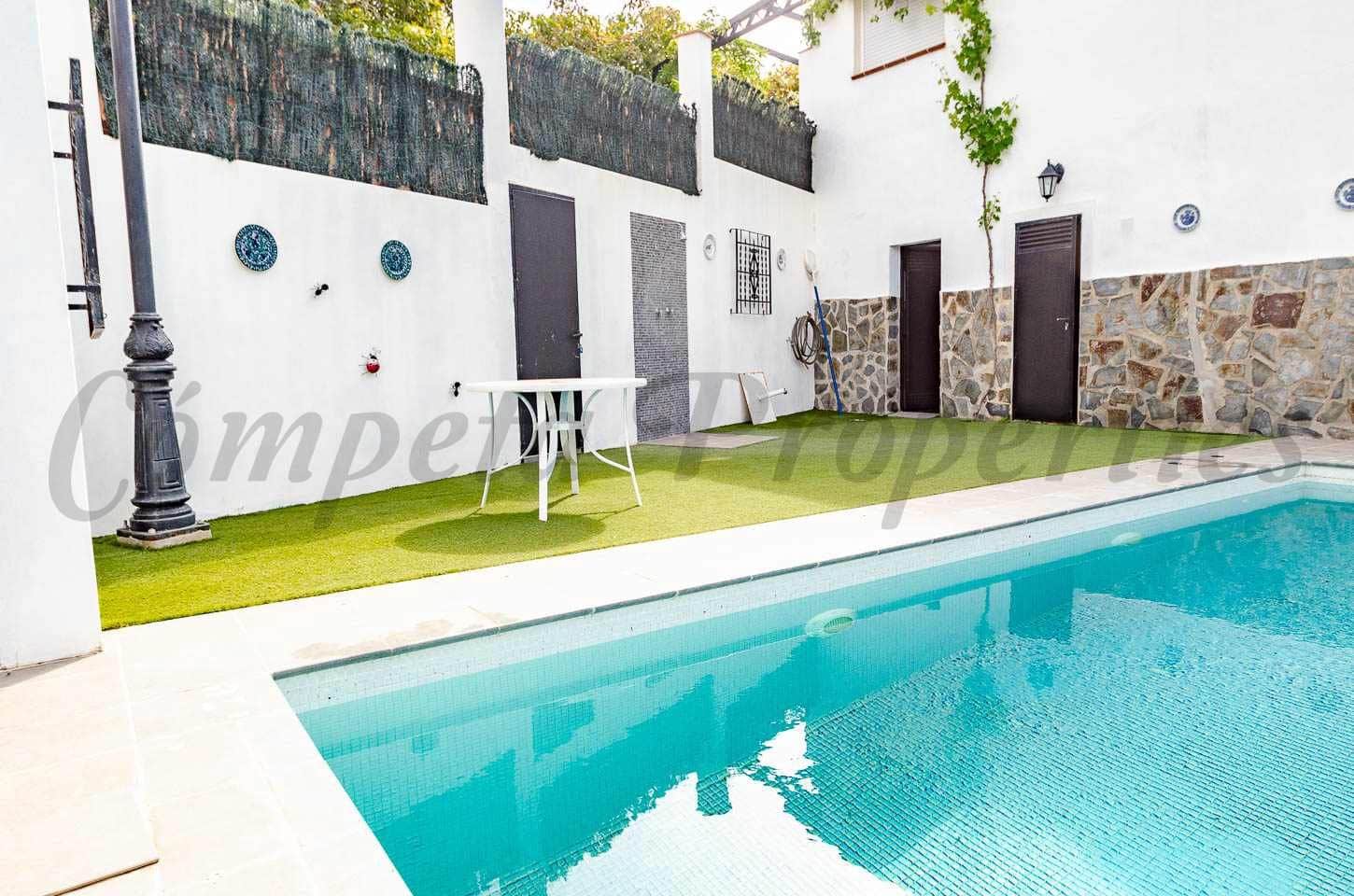   3 soveværelse   ferieFinca/Landehus i Torrox   med   swimmingpool  garage  - € 1.738 (Ref: 10076032)
