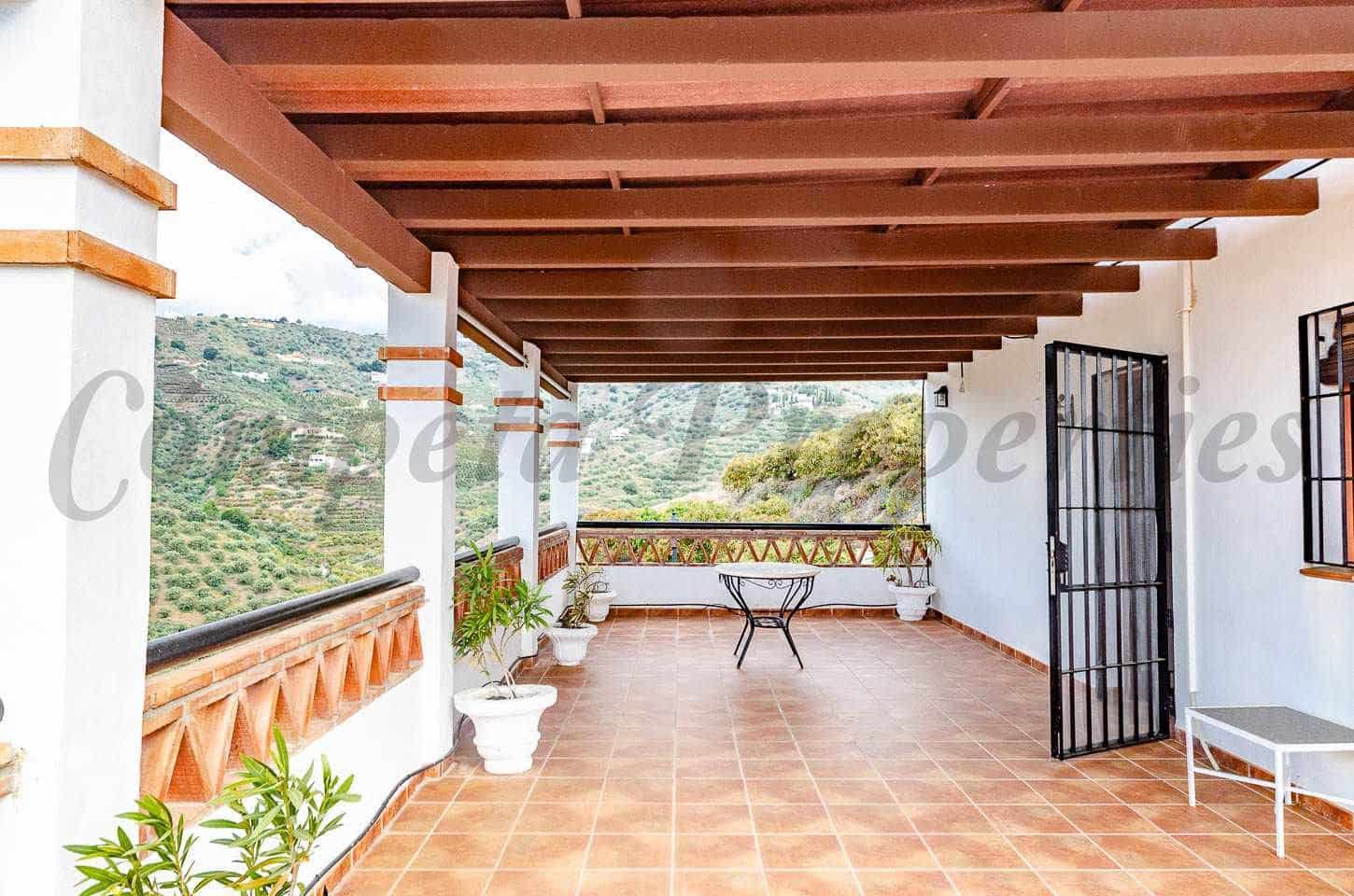   3 soveværelse   ferieFinca/Landehus i Torrox   med   swimmingpool  garage  - € 1.738 (Ref: 10076032)