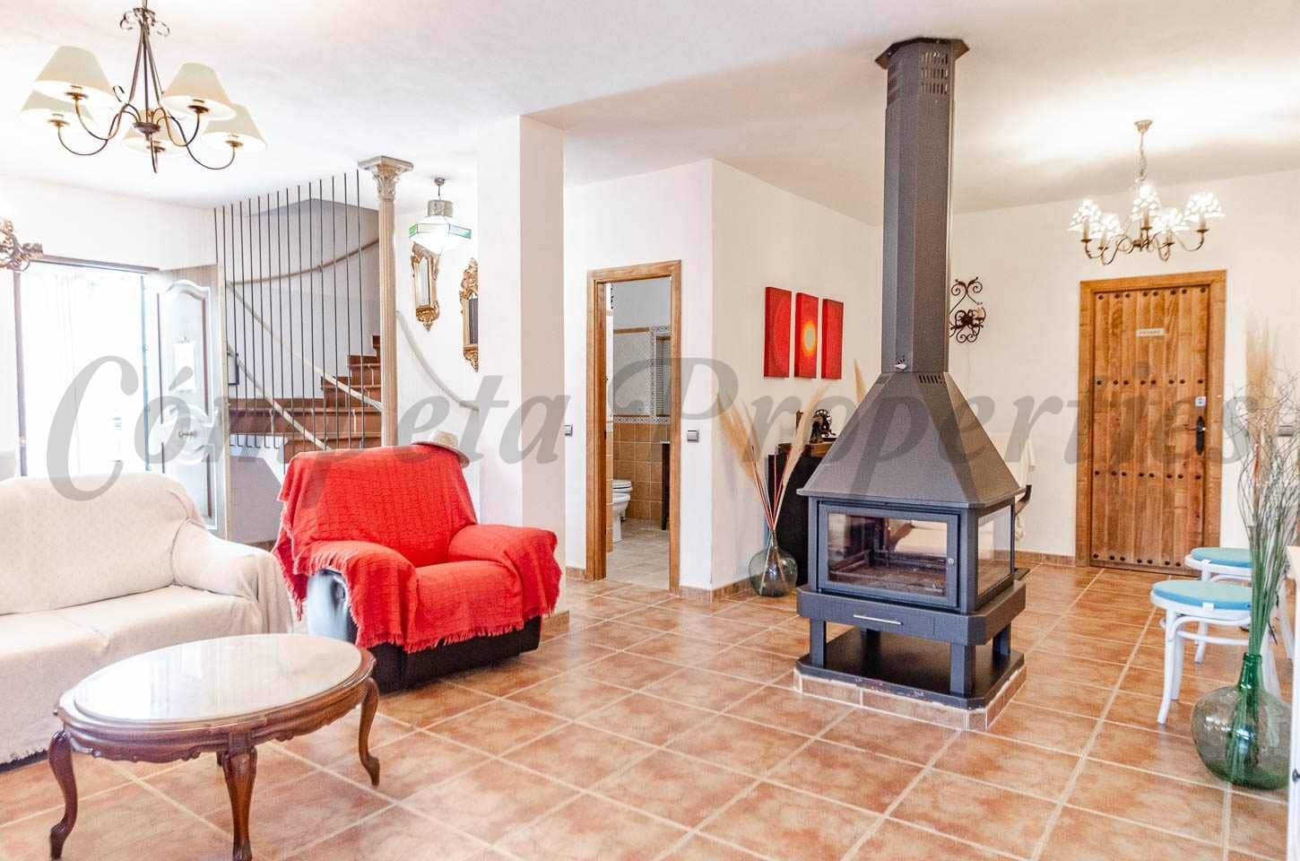   3 soveværelse   ferieFinca/Landehus i Torrox   med   swimmingpool  garage  - € 1.738 (Ref: 10076032)