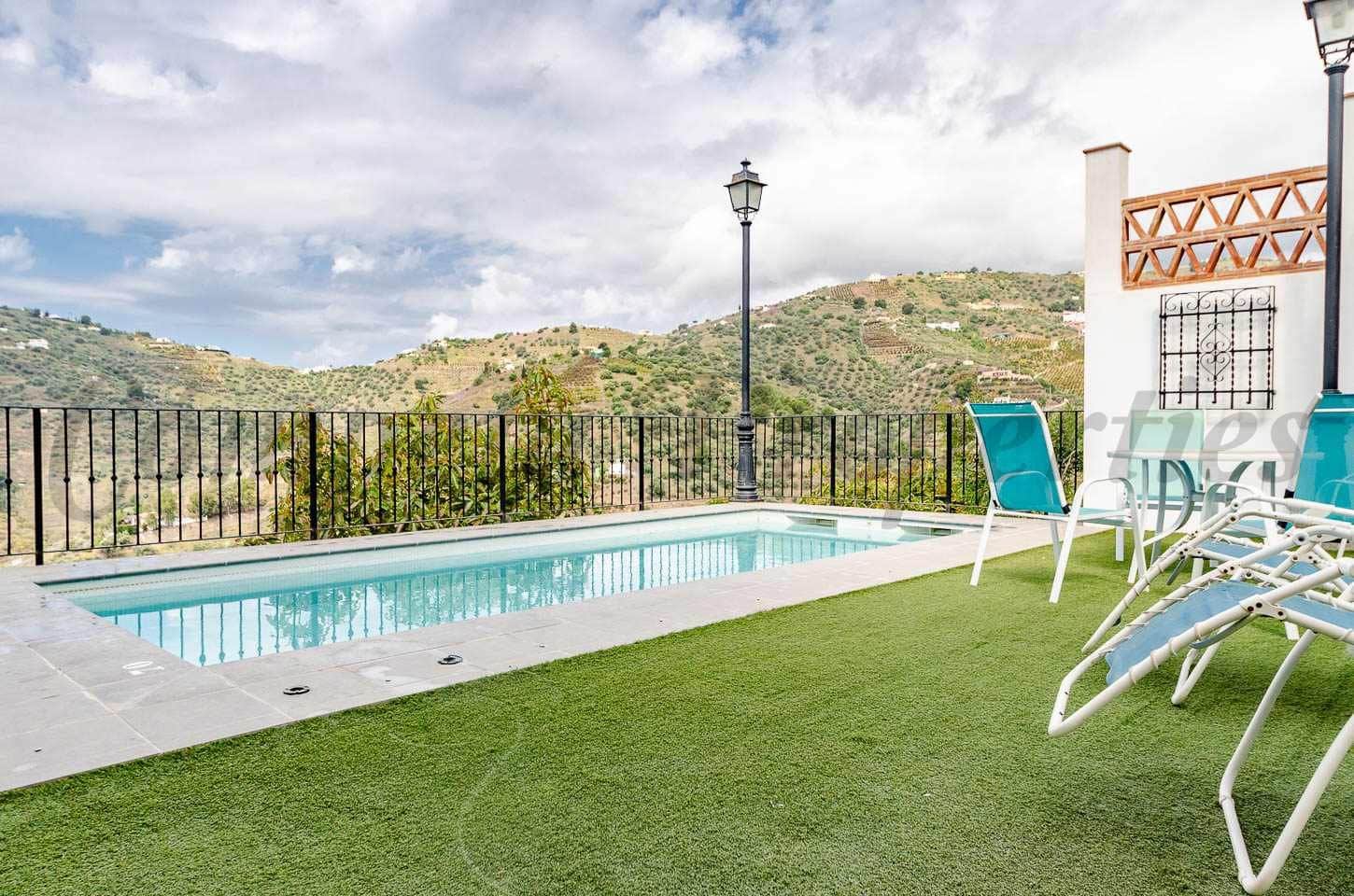   3 soveværelse   ferieFinca/Landehus i Torrox   med   swimmingpool  garage  - € 1.738 (Ref: 10076032)