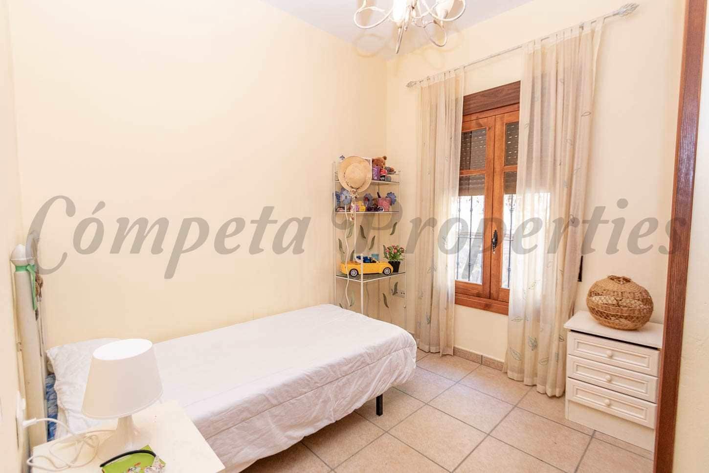 Finca/Maison de Campagne de 3 chambres de location de vacances à Torrox avec piscine garage - 1 600 € (Ref: 10076034)