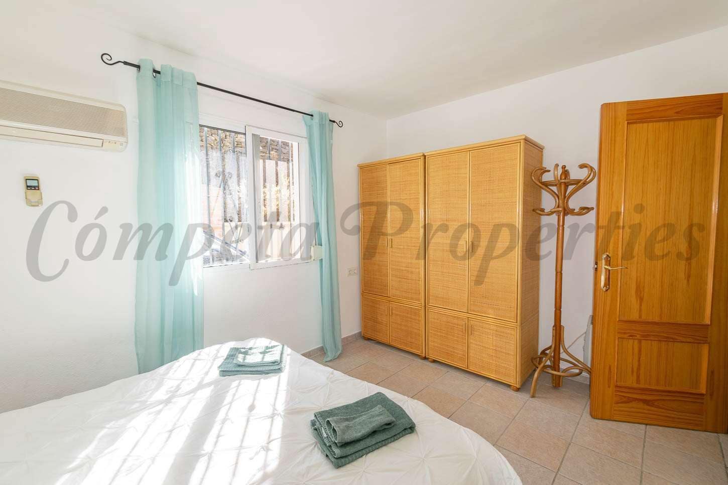   2 soveværelse   ferieFinca/Landehus i Torrox   med   swimmingpool  garage  - € 1.300 (Ref: 10076037)