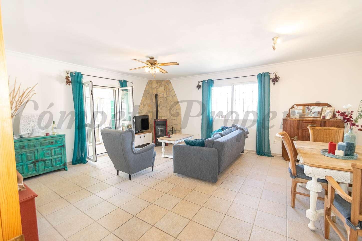   2 soveværelse   ferieFinca/Landehus i Torrox   med   swimmingpool  garage  - € 1.300 (Ref: 10076037)