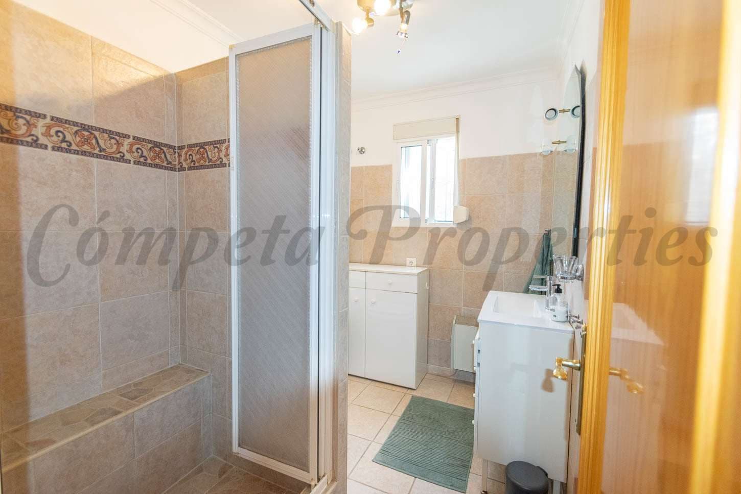   2 soveværelse   ferieFinca/Landehus i Torrox   med   swimmingpool  garage  - € 1.300 (Ref: 10076037)