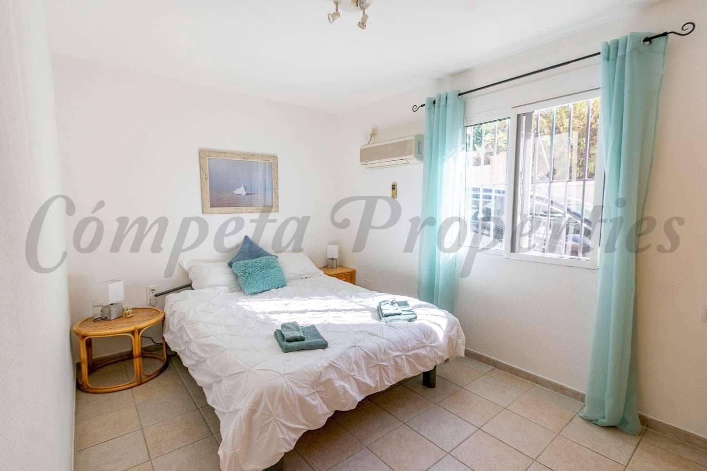   2 soveværelse   ferieFinca/Landehus i Torrox   med   swimmingpool  garage  - € 1.300 (Ref: 10076037)