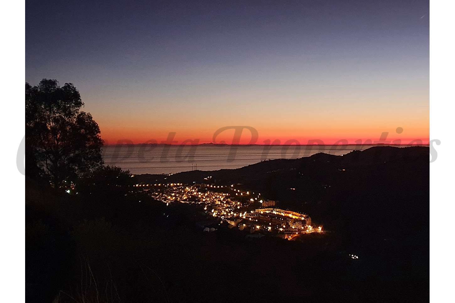   2 soveværelse   ferieFinca/Landehus i Torrox   med   swimmingpool  garage  - € 1.300 (Ref: 10076037)