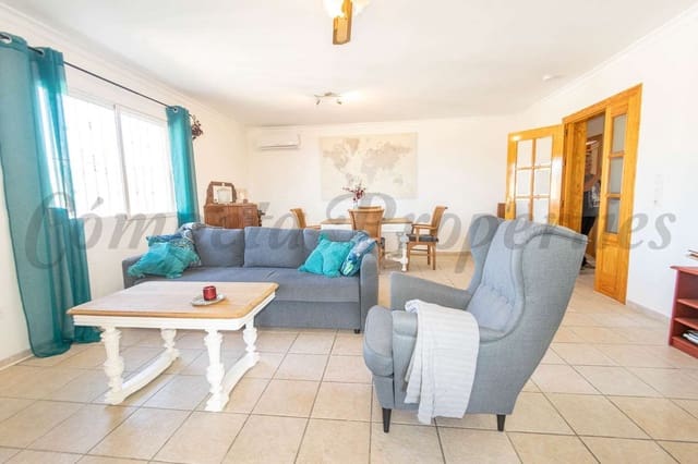 Finca/Maison de Campagne de 2 chambres de location de vacances à Torrox Pueblo, Torrox avec piscine garage - 1 300 € (Ref: 10076037)