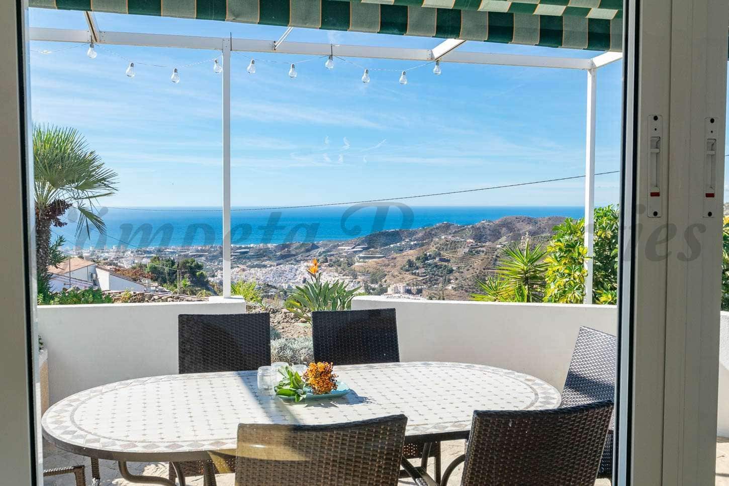   2 soveværelse   ferieFinca/Landehus i Torrox   med   swimmingpool  garage  - € 1.300 (Ref: 10076037)