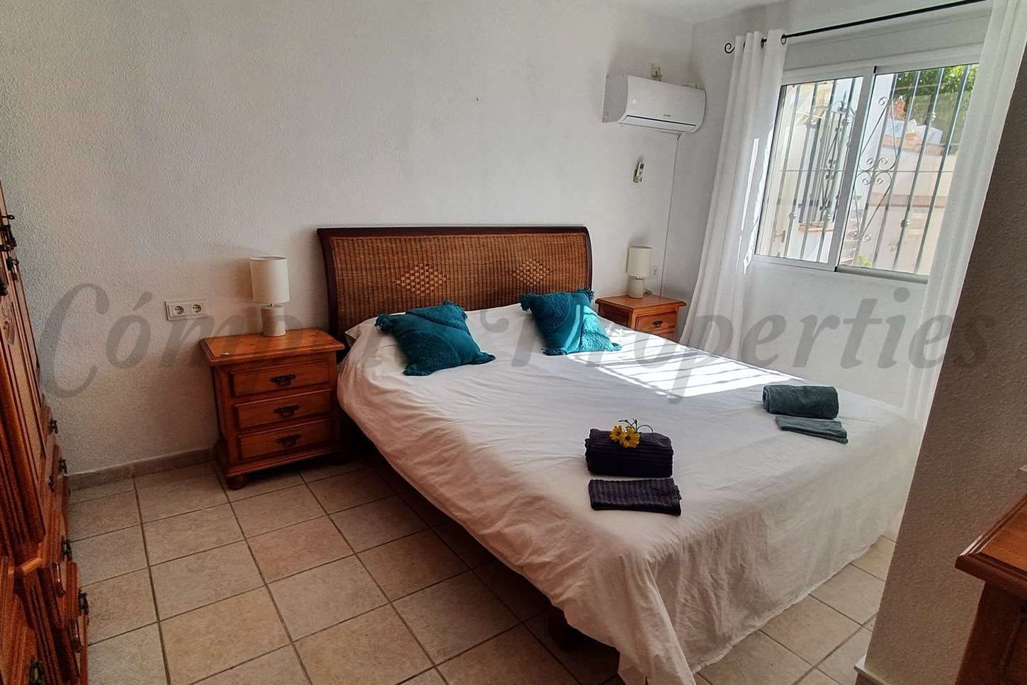   2 soveværelse   ferieFinca/Landehus i Torrox   med   swimmingpool  garage  - € 1.300 (Ref: 10076037)