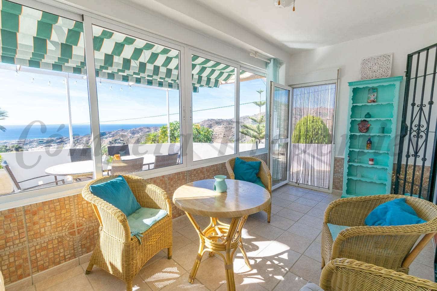   2 soveværelse   ferieFinca/Landehus i Torrox   med   swimmingpool  garage  - € 1.300 (Ref: 10076037)