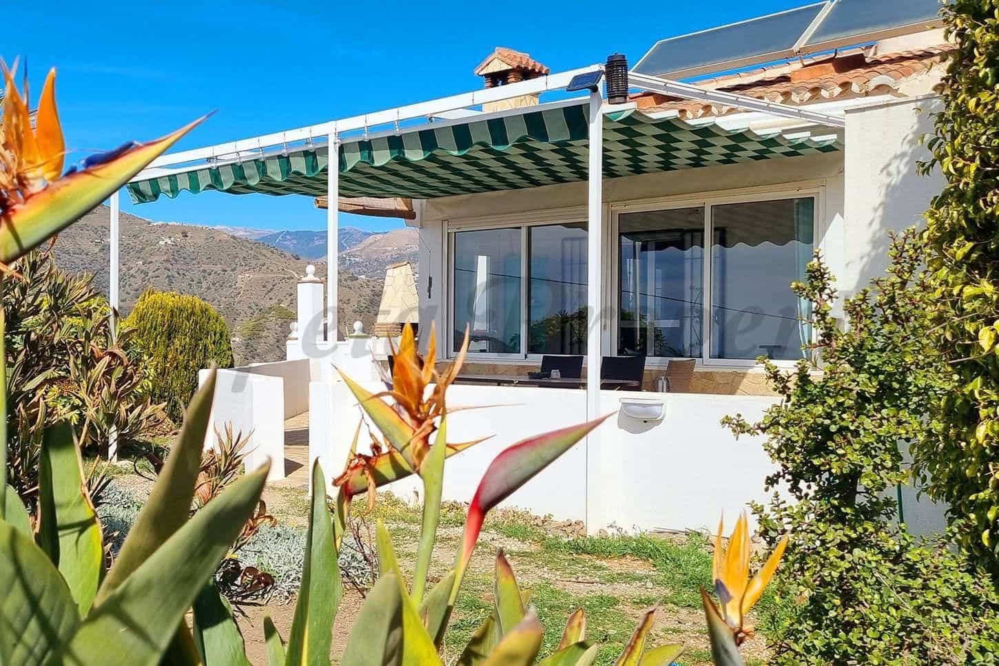   2 soveværelse   ferieFinca/Landehus i Torrox   med   swimmingpool  garage  - € 1.300 (Ref: 10076037)