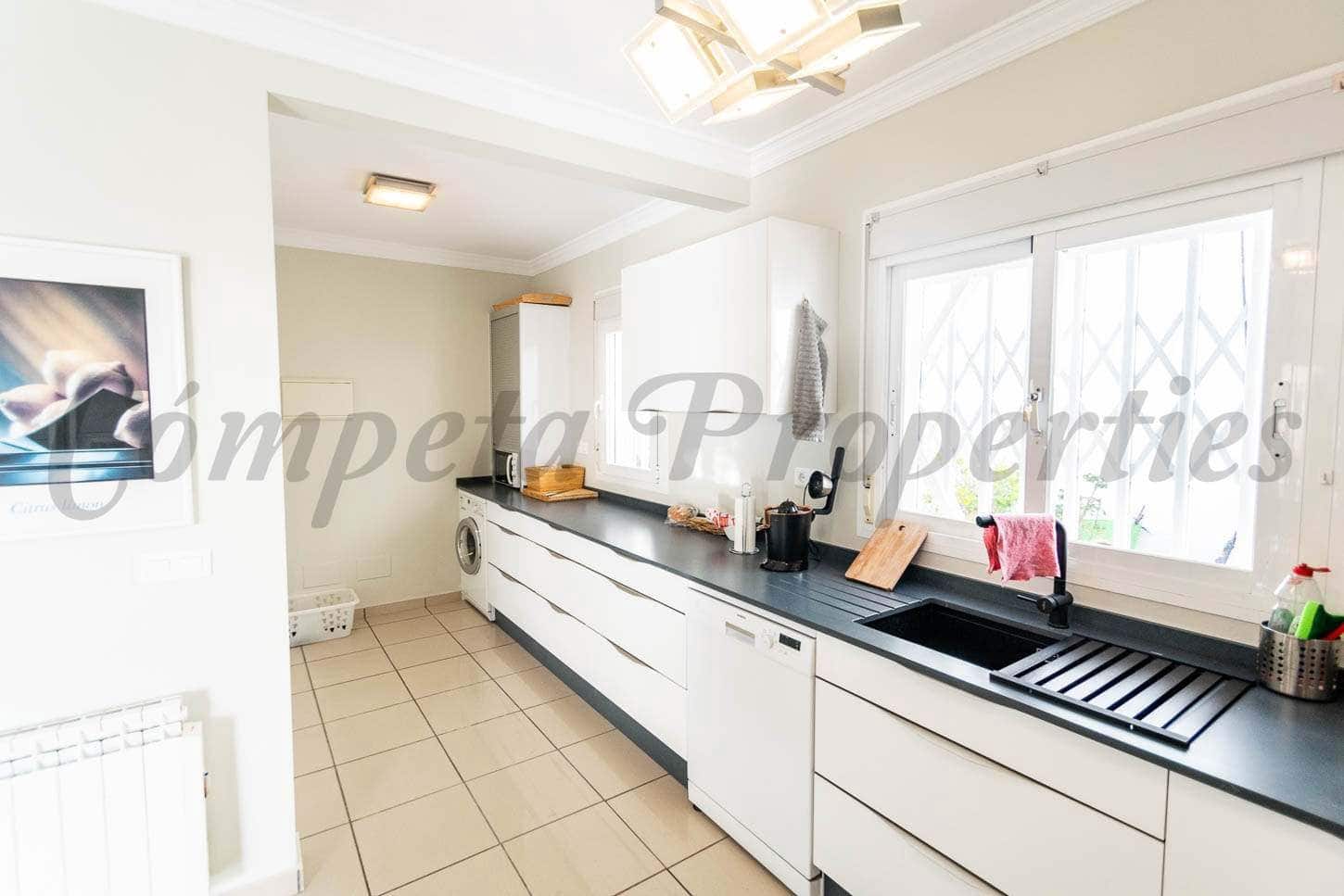 4 slaapkamer Finca/Landhuis voor vakantieverhuur in Torrox met zwembad garage - € 3.150 (Ref: 10076038)