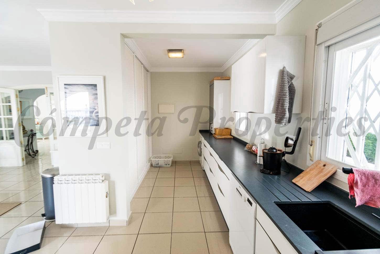 4 slaapkamer Finca/Landhuis voor vakantieverhuur in Torrox met zwembad garage - € 3.150 (Ref: 10076038)