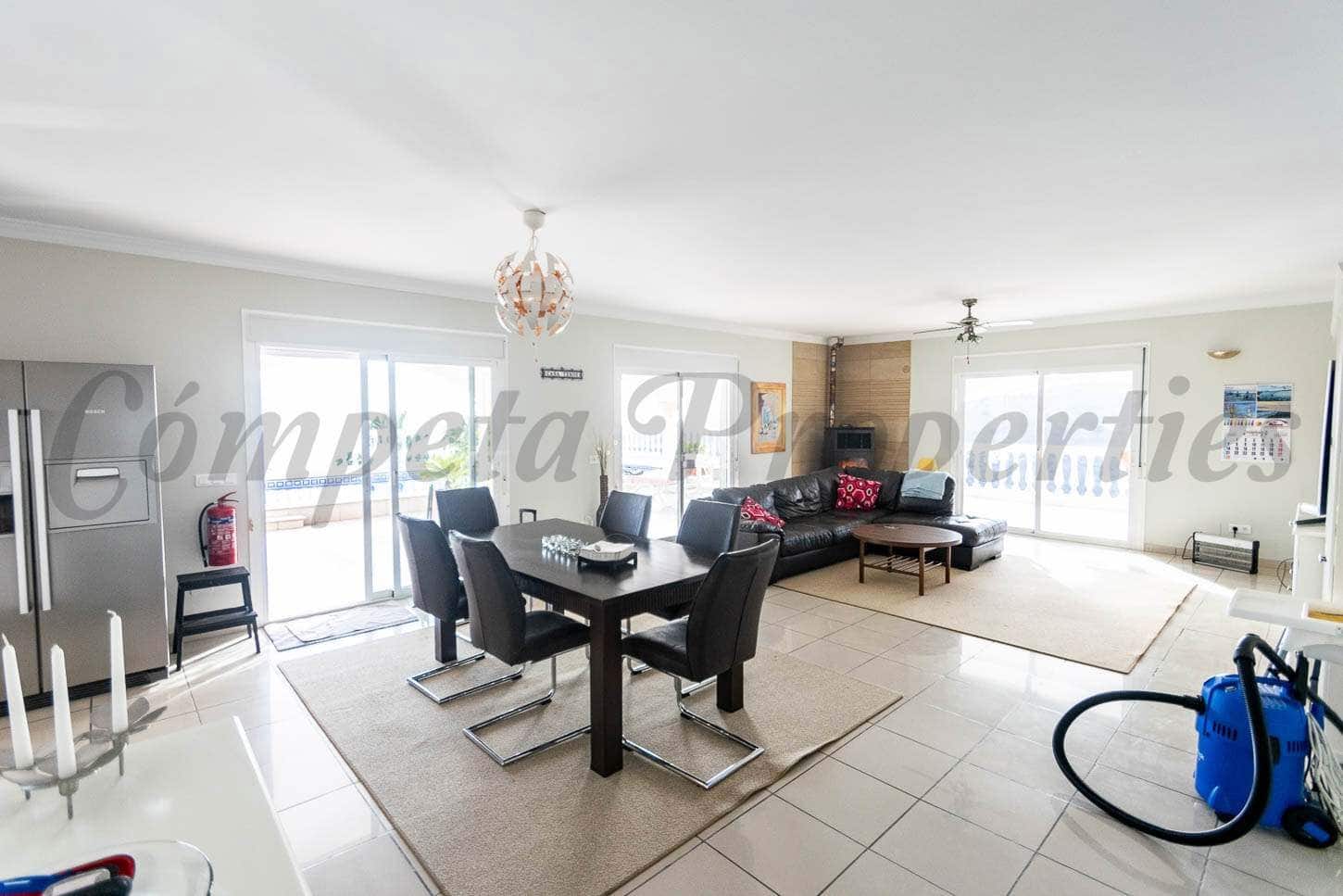 4 slaapkamer Finca/Landhuis voor vakantieverhuur in Torrox met zwembad garage - € 3.150 (Ref: 10076038)