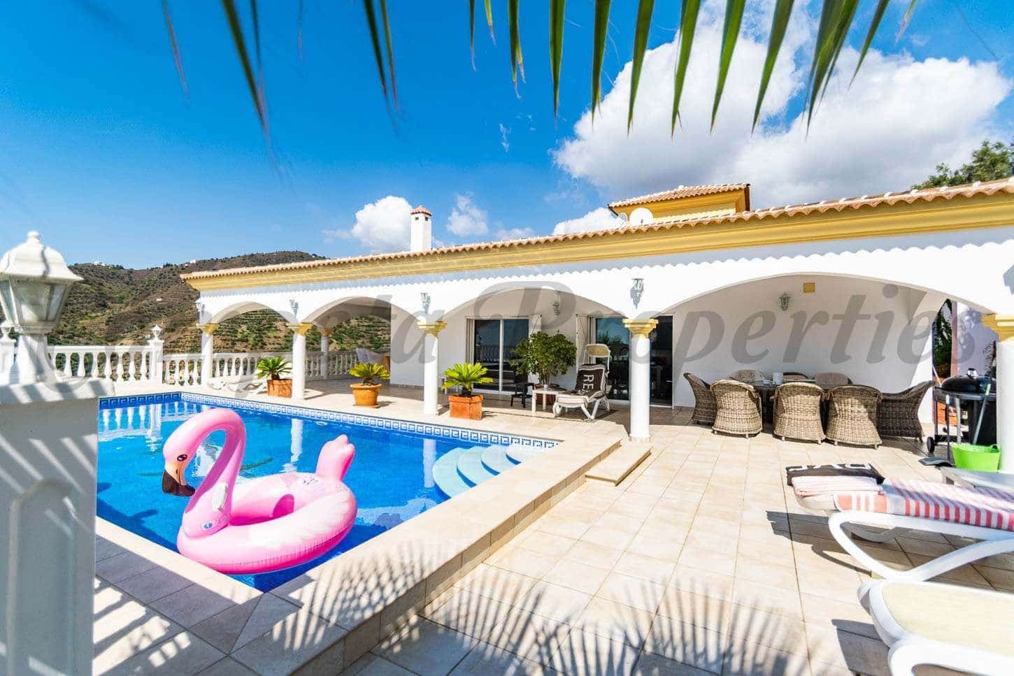 4 slaapkamer Finca/Landhuis voor vakantieverhuur in Torrox met zwembad garage - € 3.150 (Ref: 10076038)