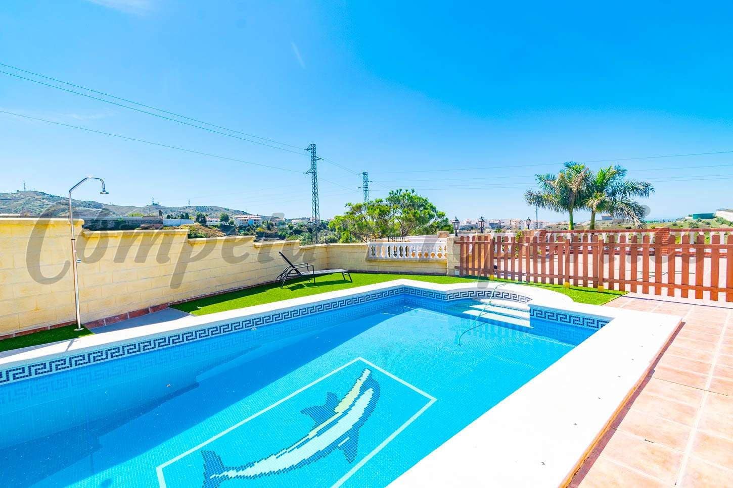  3 soveværelse   ferieFinca/Landehus i Torrox   med   swimmingpool  garage  - € 1.200 (Ref: 10076044)