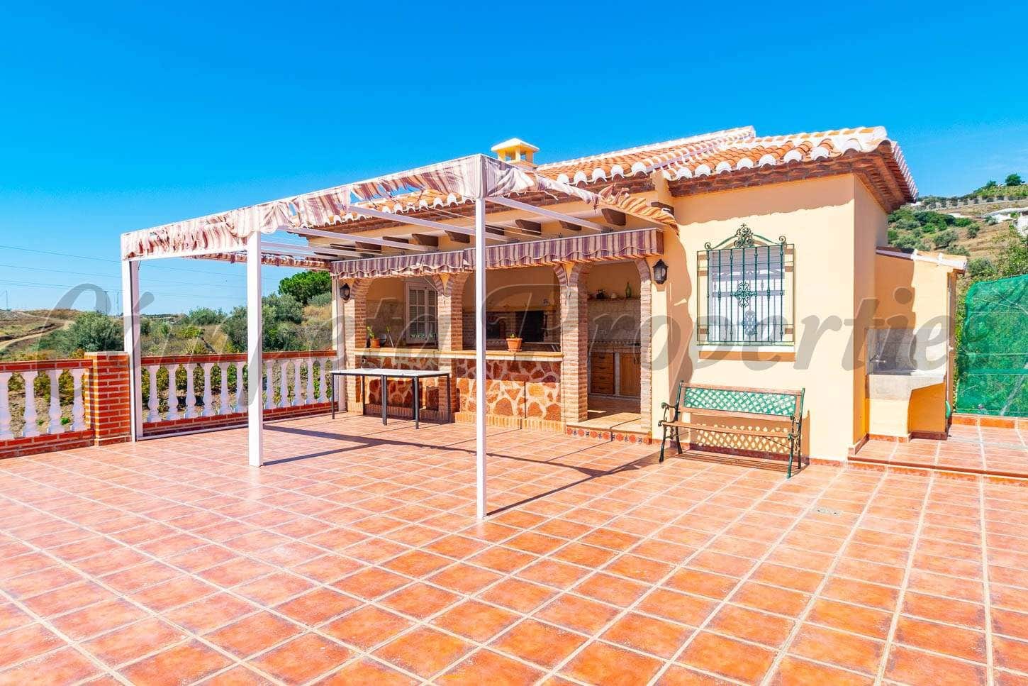   3 soveværelse   ferieFinca/Landehus i Torrox   med   swimmingpool  garage  - € 1.200 (Ref: 10076044)