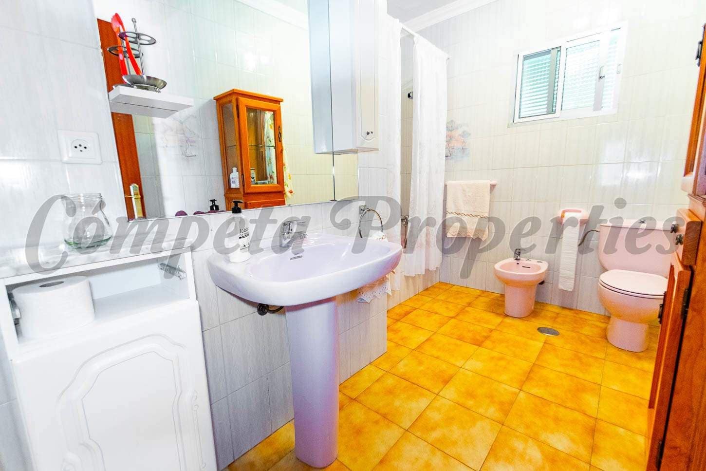   3 soveværelse   ferieFinca/Landehus i Torrox   med   swimmingpool  garage  - € 1.200 (Ref: 10076044)