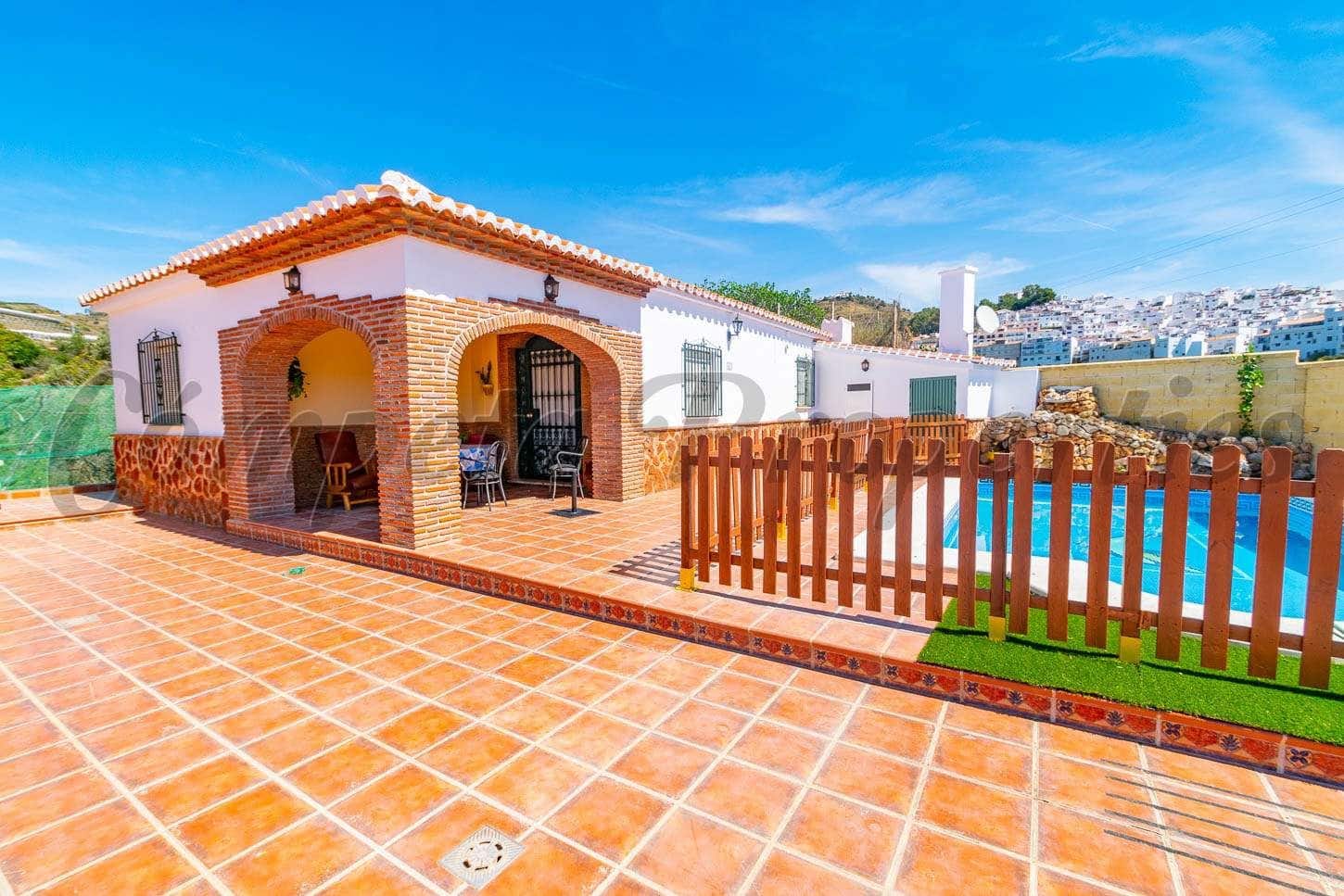   3 soveværelse   ferieFinca/Landehus i Torrox   med   swimmingpool  garage  - € 1.200 (Ref: 10076044)