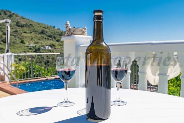 Finca/Maison de Campagne de 4 chambres de location de vacances à Torrox Pueblo, Torrox avec piscine garage - 1 570 € (Ref: 10076047)