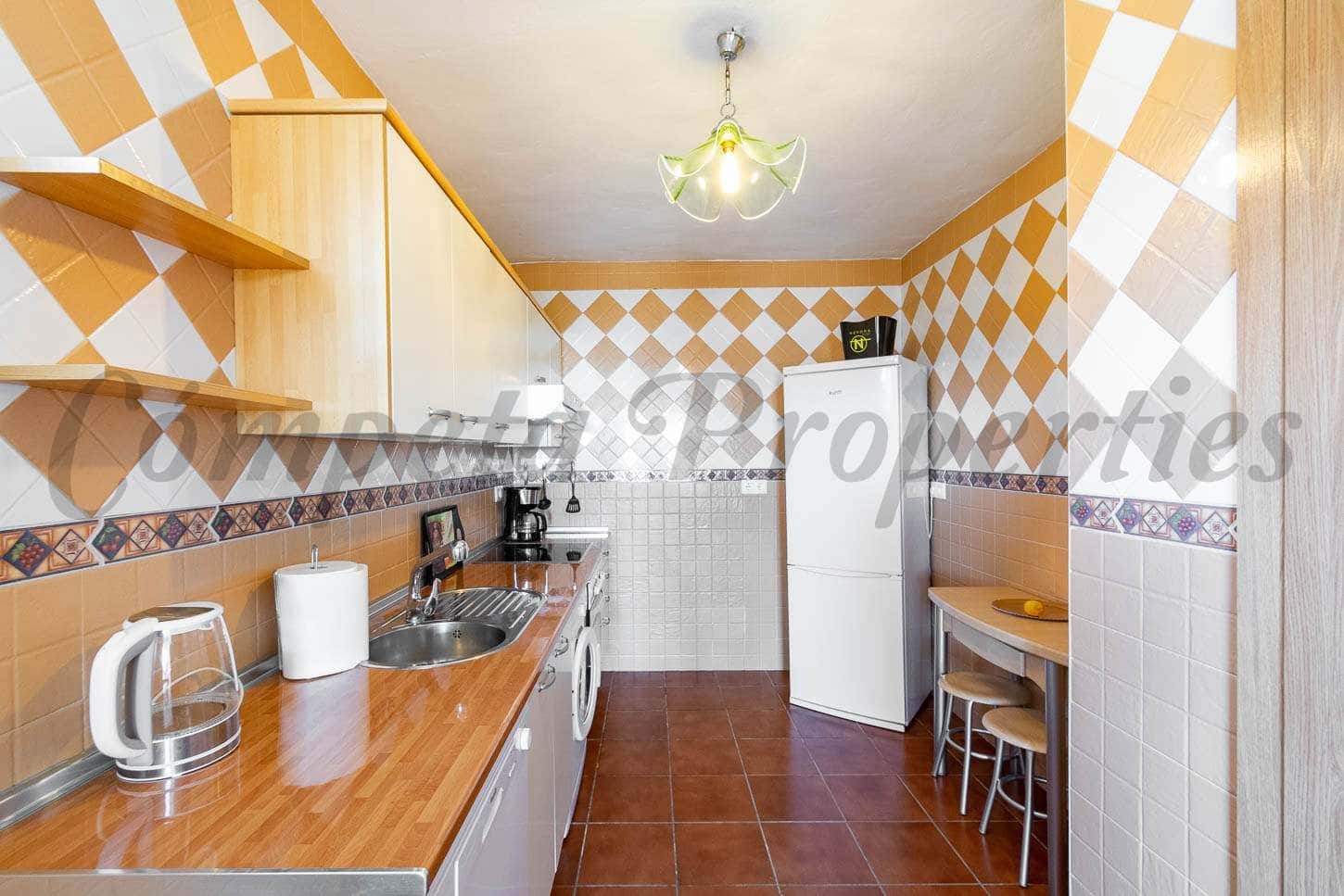   4 soveværelse   ferieFinca/Landehus i Torrox   med   swimmingpool  garage  - € 1.570 (Ref: 10076047)