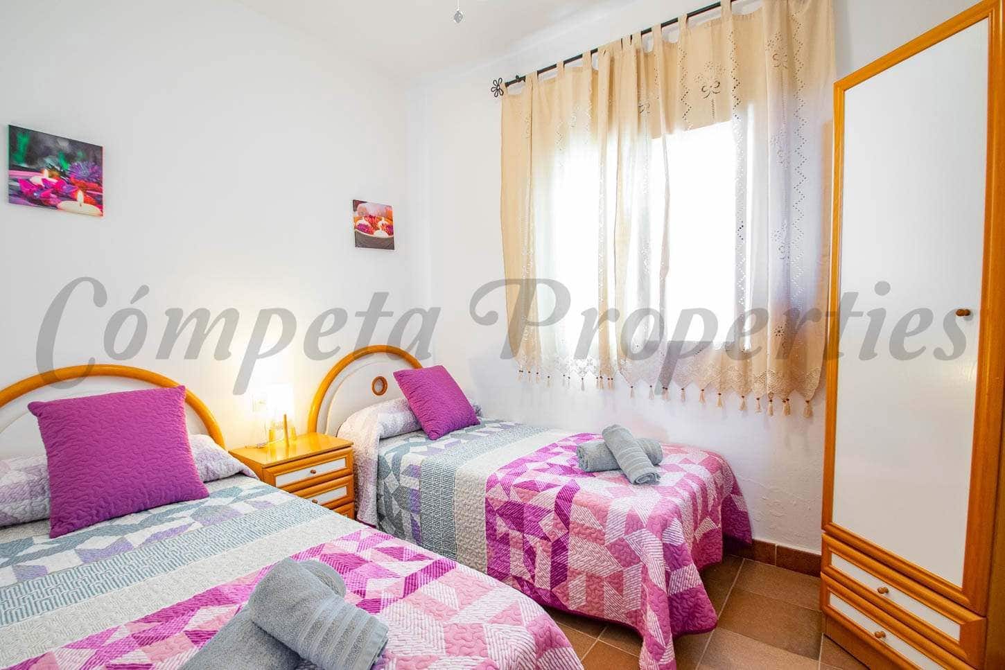   4 soveværelse   ferieFinca/Landehus i Torrox   med   swimmingpool  garage  - € 1.570 (Ref: 10076047)