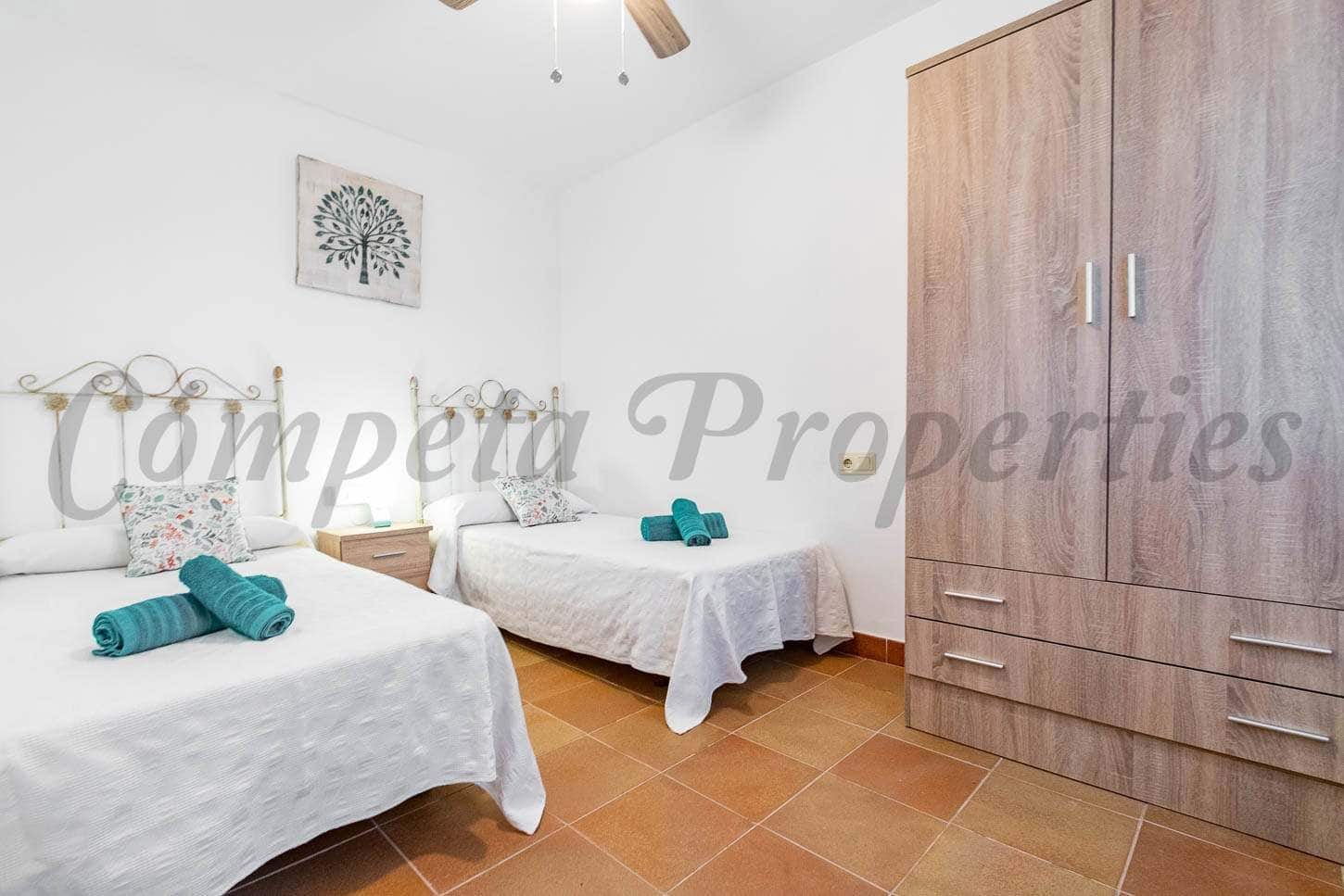   4 soveværelse   ferieFinca/Landehus i Torrox   med   swimmingpool  garage  - € 1.570 (Ref: 10076047)