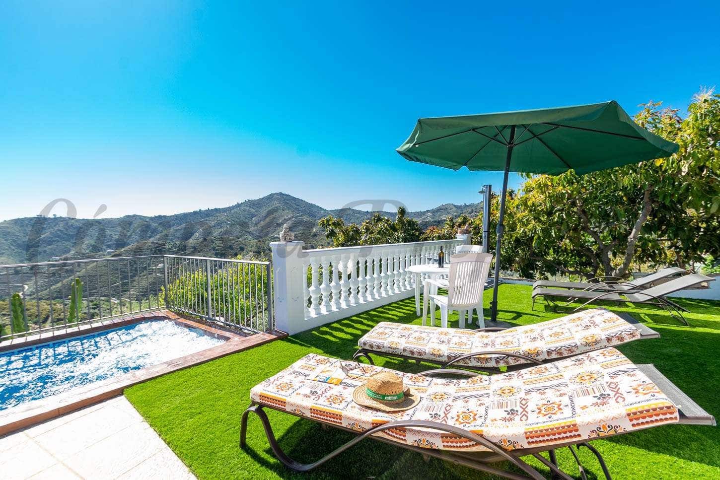   4 soveværelse   ferieFinca/Landehus i Torrox   med   swimmingpool  garage  - € 1.570 (Ref: 10076047)