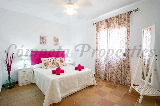 Finca/Maison de Campagne de 4 chambres de location de vacances à Torrox Pueblo, Torrox avec piscine garage - 1 570 € (Ref: 10076047)