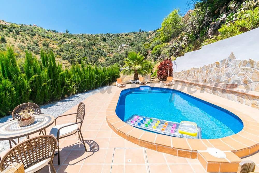 3 Zimmer Ferienfinca/landgut in Torrox mit Pool Garage - 1.595 € (Ref: 10076056)