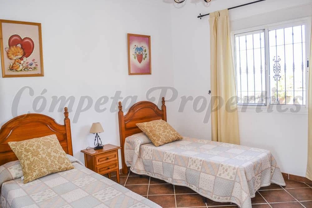 3 Zimmer Ferienfinca/landgut in Torrox mit Pool Garage - 1.375 € (Ref: 10076058)