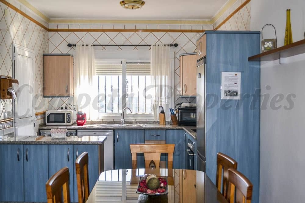 3 Zimmer Ferienfinca/landgut in Torrox mit Pool Garage - 1.375 € (Ref: 10076058)