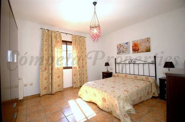 Finca/Maison de Campagne de 4 chambres de location de vacances à Torrox Pueblo, Torrox avec piscine garage - 1 600 € (Ref: 10076060)