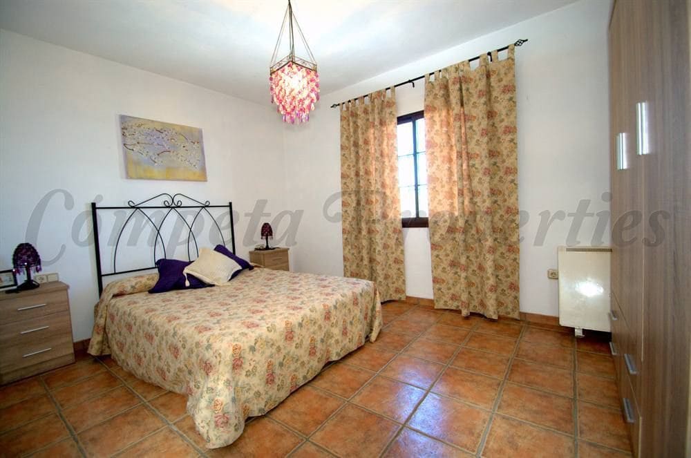 4 Zimmer Ferienfinca/landgut in Torrox mit Pool Garage - 1.600 € (Ref: 10076060)