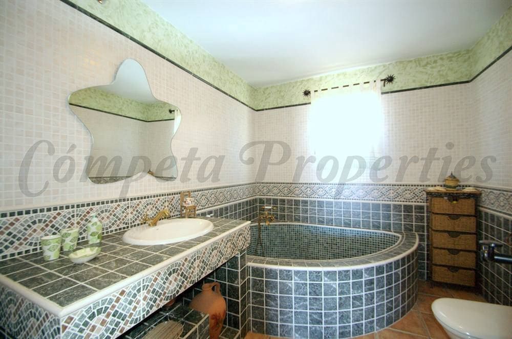 4 Zimmer Ferienfinca/landgut in Torrox mit Pool Garage - 1.600 € (Ref: 10076060)