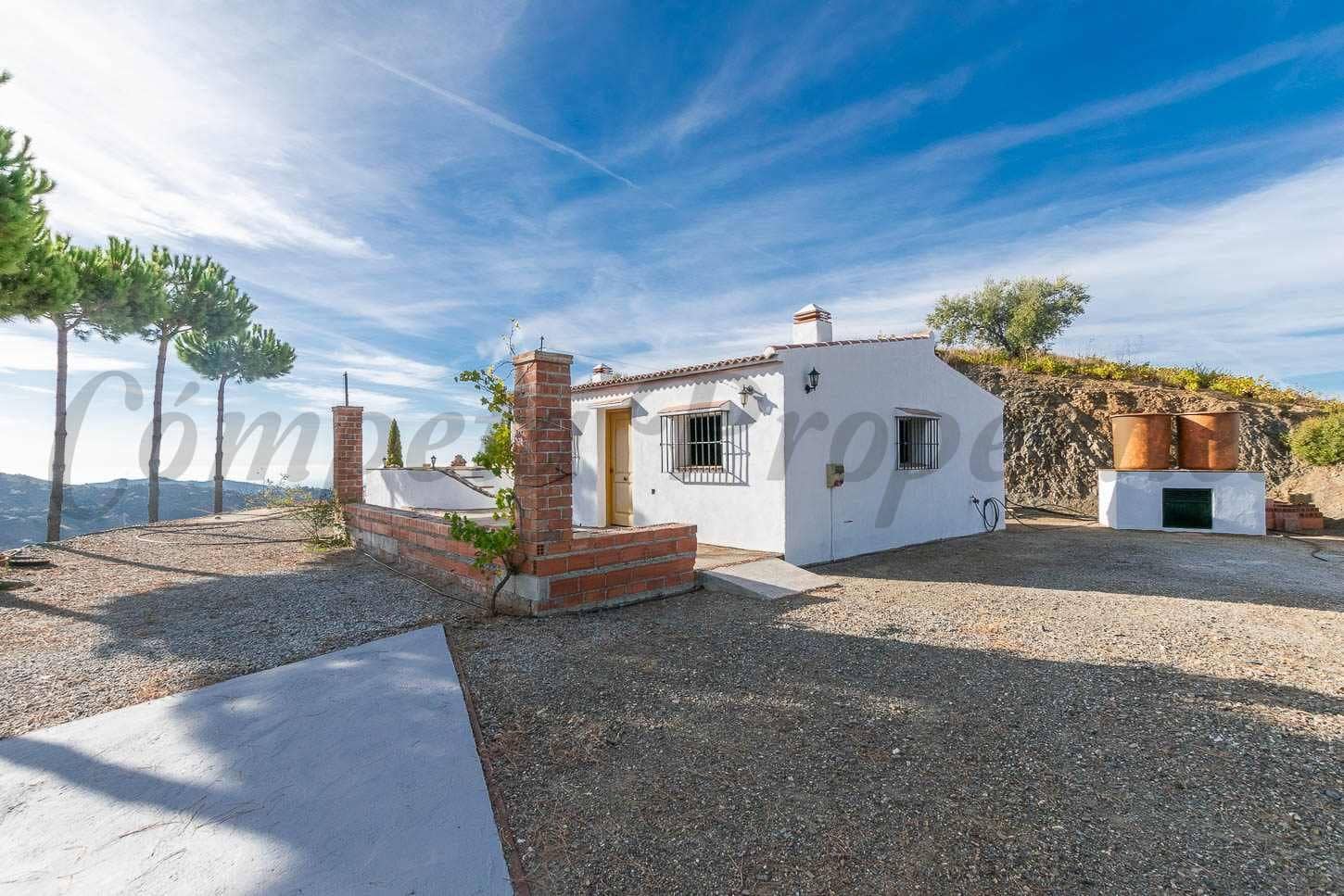 2 slaapkamer Finca/Landhuis te koop in Archez met zwembad garage - € 180.000 (Ref: 10076063)
