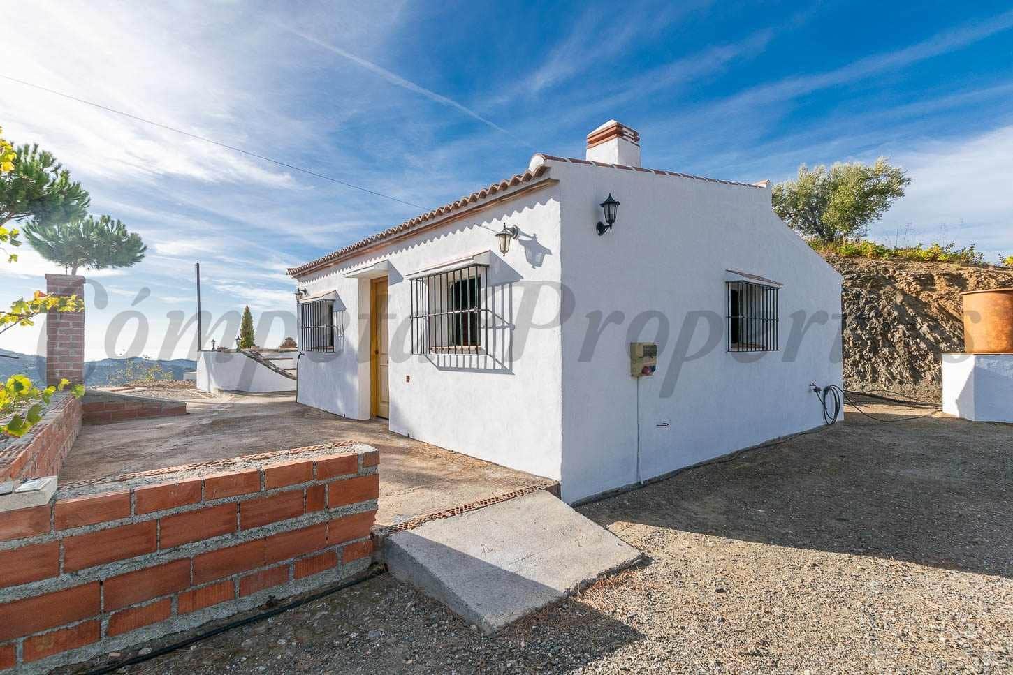 2 slaapkamer Finca/Landhuis te koop in Archez met zwembad garage - € 180.000 (Ref: 10076063)