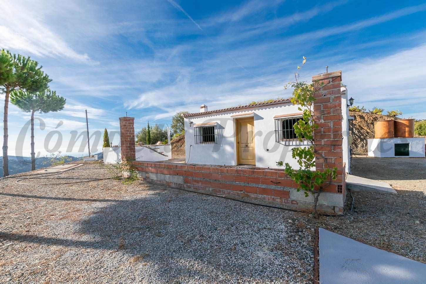 2 slaapkamer Finca/Landhuis te koop in Archez met zwembad garage - € 180.000 (Ref: 10076063)