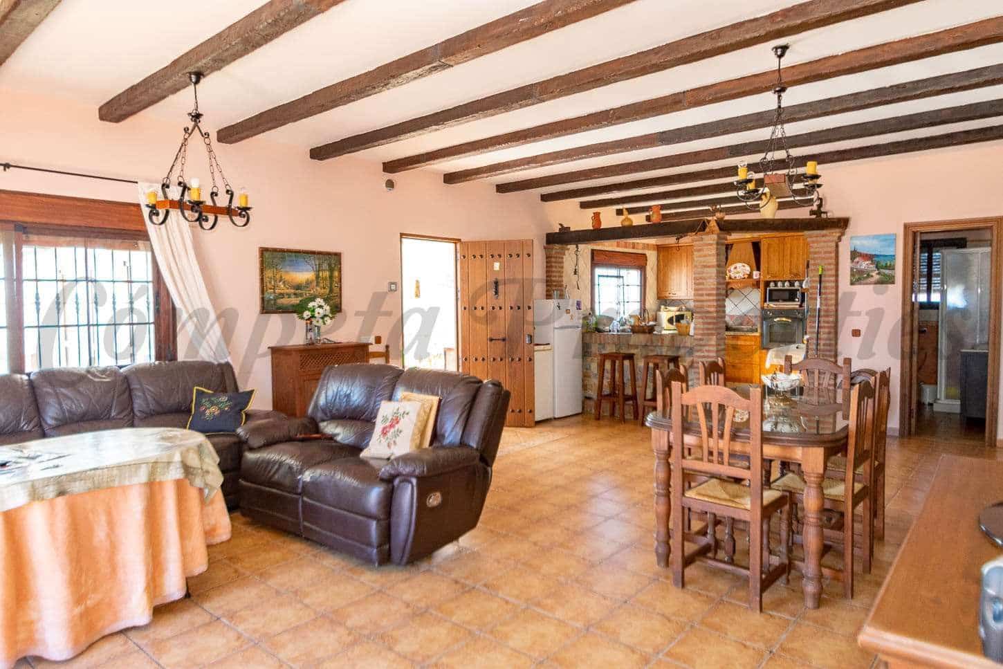 4 chambre Finca/Maison de Campagne à vendre à Archez avec piscine garage - 480 000 € (Ref: 10076069)